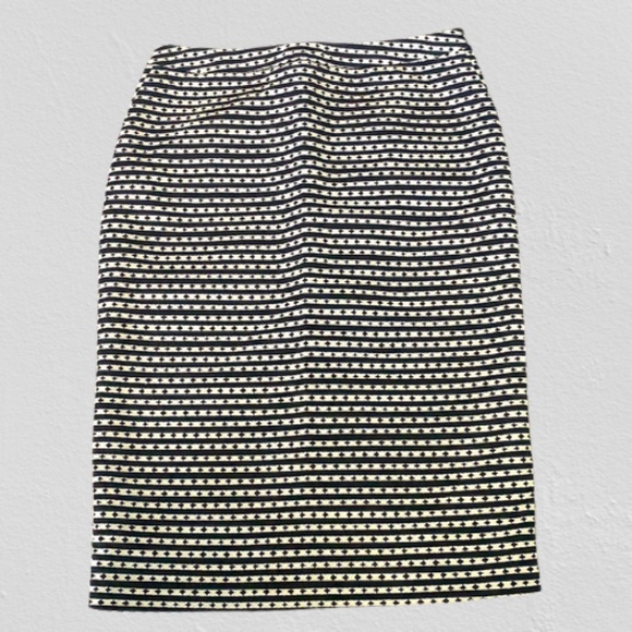 Merona Dresses & Skirts - NWOT Pencil Skirt with Pockets